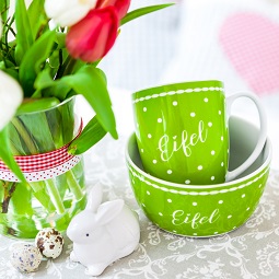 Ansicht ein Set: Tasse und Schale PÜNKTCHEN grün